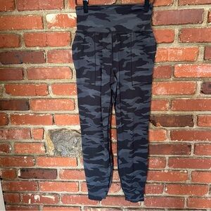 Athleta Women's salutation camo jogger size xs soft athleisure lounge comfort‎